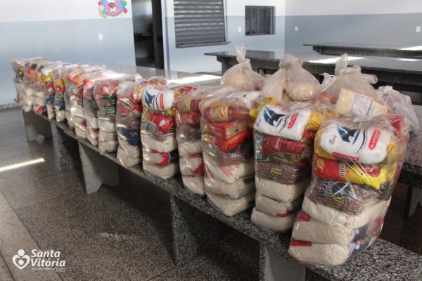 Secretaria de Educação distribui Kits de alimentos da merenda escolar às famílias em situação de vulnerabilidade