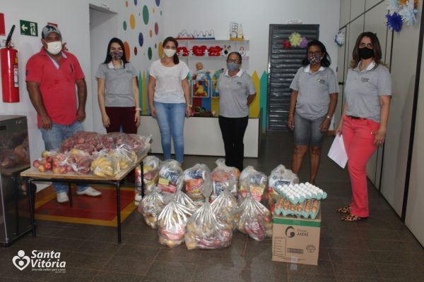 Prefeitura distribui kits de alimentos adquiridos através de recurso da União-