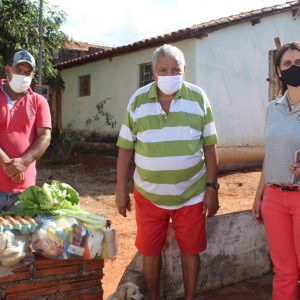 Prefeitura distribui kits de alimentos adquiridos através de recurso da União--