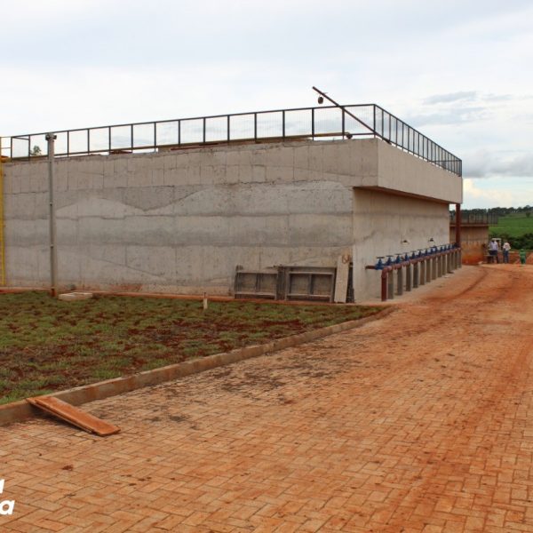 Prefeito Salim Curi, engenheiros, técnico e gerente Regional da Copasa vistoriam obras da ETE em fase final (11) Prefeito Salim Curi, engenheiros, técnico e gerente Regional da Copasa vistoriam obras da ETE em fase final (11)
