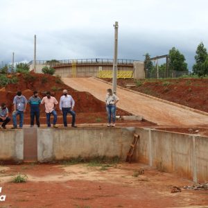 Prefeito Salim Curi, engenheiros, técnico e gerente Regional da Copasa vistoriam obras da ETE em fase final (7) Prefeito Salim Curi, engenheiros, técnico e gerente Regional da Copasa vistoriam obras da ETE em fase final (7)