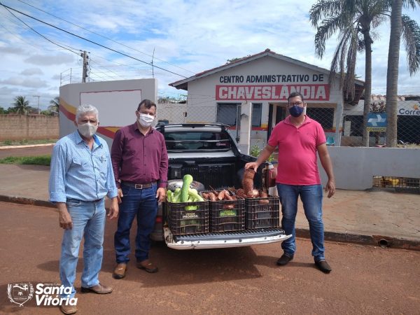 Prefeitura entrega mais caixas de verduras nos CRAS para serem distribuídas as famílias cadastradas (1)