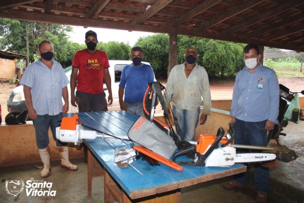 O Secretário Municipal de Agricultura, Maurício Lorena Filho juntamente com a sua equipe