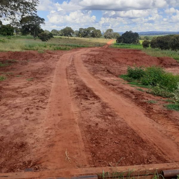 Prefeitura realiza obras de levantamento da estrada na região das Piranhas (2) Prefeitura realiza obras de levantamento da estrada na região das Piranhas (2)