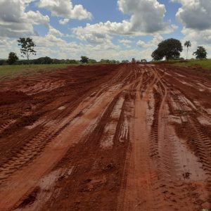 Prefeitura realiza obras de levantamento da estrada na região das Piranhas (4) Prefeitura realiza obras de levantamento da estrada na região das Piranhas (4)