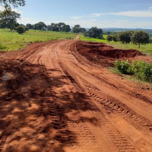 Prefeitura realiza obras de levantamento da estrada na região das Piranhas (8) Prefeitura realiza obras de levantamento da estrada na região das Piranhas (8)