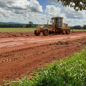 Prefeitura realiza obras de levantamento da estrada na região das Piranhas (9) Prefeitura realiza obras de levantamento da estrada na região das Piranhas (9)