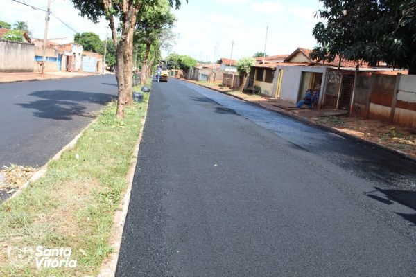 Prefeito Salim Curi acompanha serviço de recapeamento da avenida 5 e confirma o recapeamento em outros pontos (5)