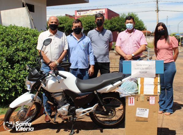 Santa Vitória recebe motocicleta e kits para inseminação artificial de bovinos por indicação do deputado Bosco